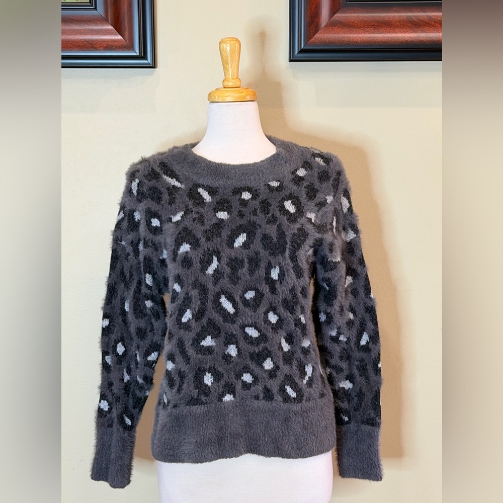 Time and Tru Size Small (4/6) Charcoal Animal Print Eyelash Sweater
